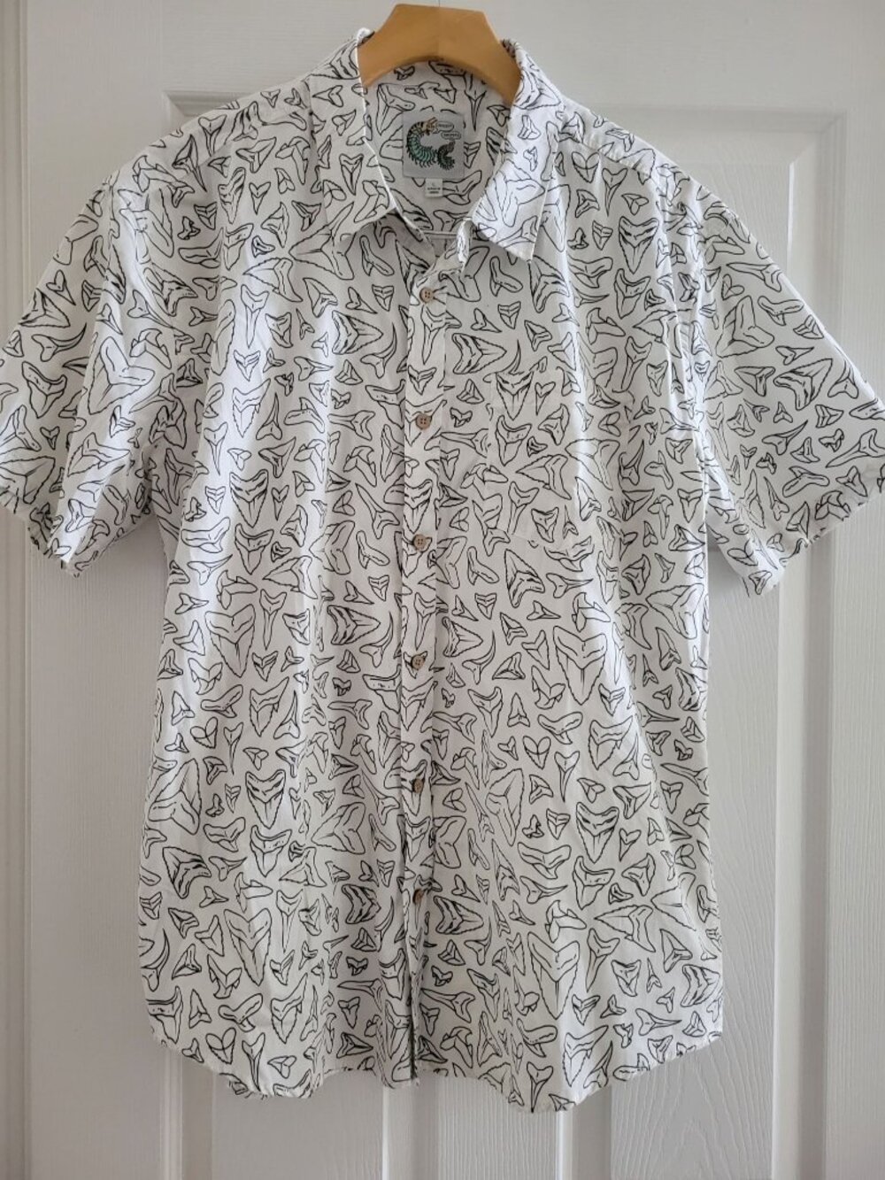 Cresant Creepers Shark tooth Print AOP Short sleeve Shirt size Large Novelty